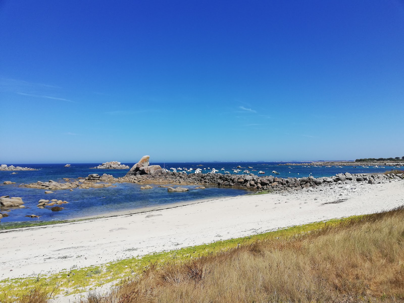 Fotografie cu Plage de Poulennou zonele de facilități