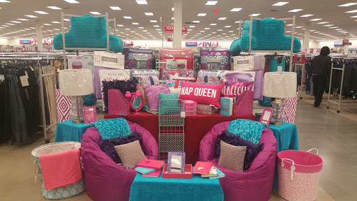 Clothing Store «Burlington Coat Factory», reviews and photos, 3350 Steelyard Dr, Cleveland, OH 44109, USA