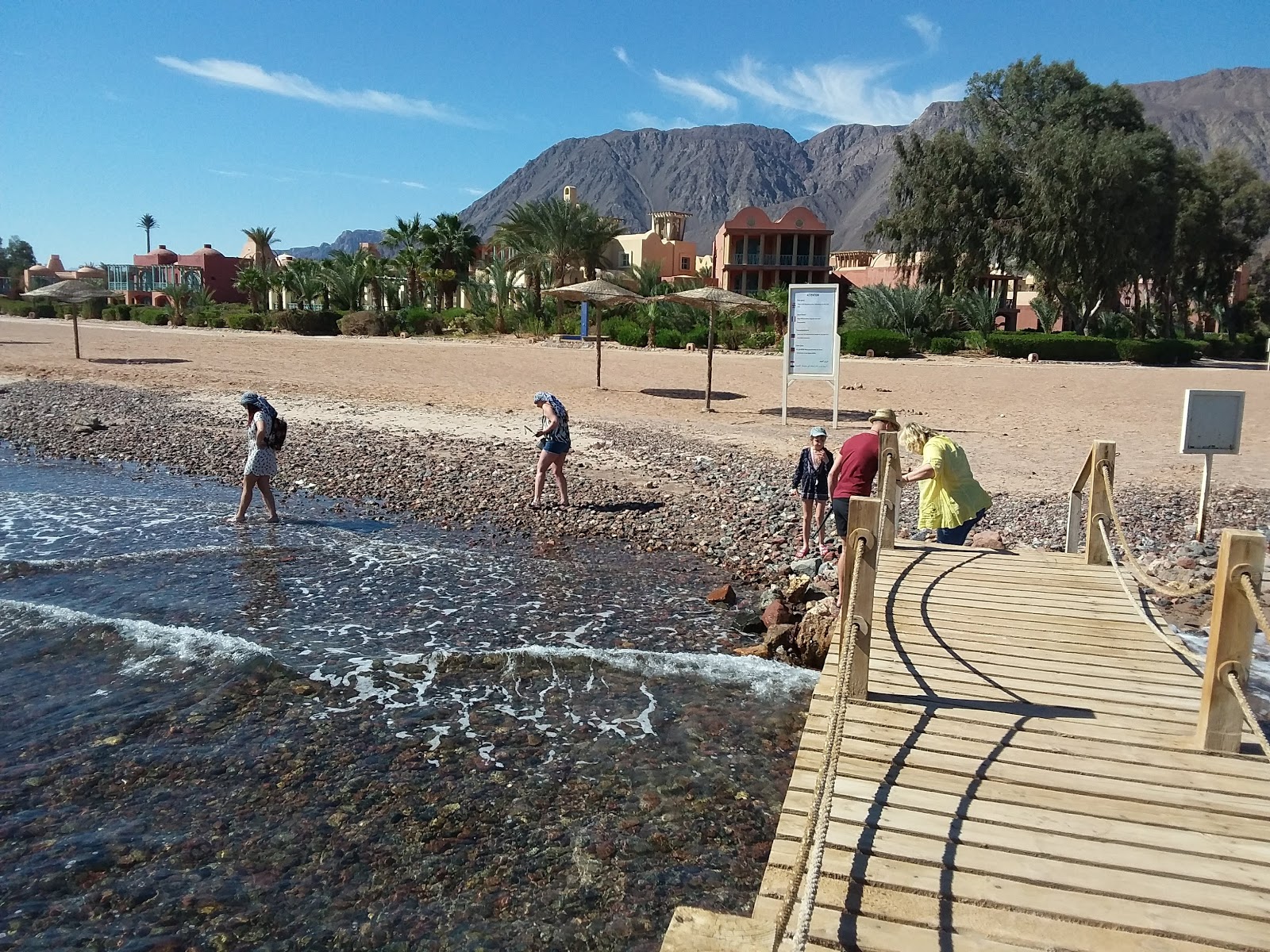 Mosaique Beach Resort'in fotoğrafı uzun koy ile birlikte