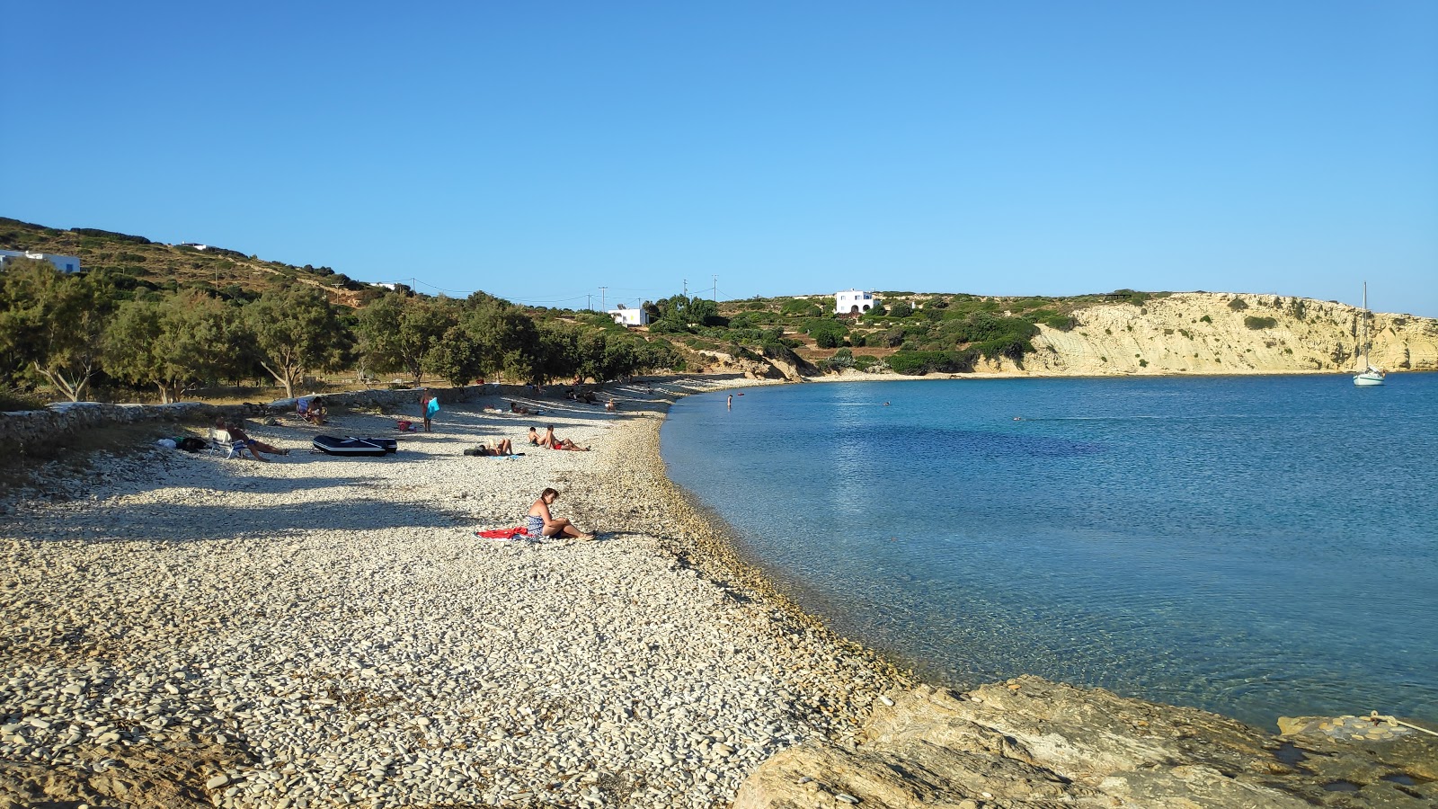 Foto de Hohlakora beach con guijarros beige superficie