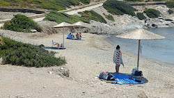 Fasoli Beach'in fotoğrafı düz bir kıyı şeridi ile birlikte