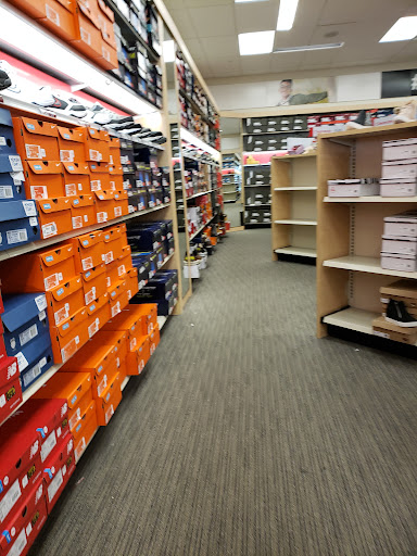 Shoe Store «Famous Footwear», reviews and photos, 679 Middletown Warwick Rd, Middletown, DE 19709, USA