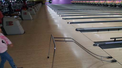 Bowling Alley «Poelking Bowling Centers: Marian Lanes», reviews and photos, 6170 Brandt Pike, Huber Heights, OH 45424, USA