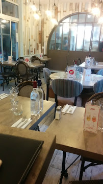 Atmosphère du Restaurant français La Marine - Restaurant Bistro à Gujan-Mestras - n°13