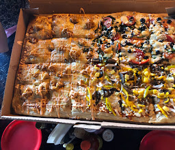 Boyo's Pizza Jardines photo