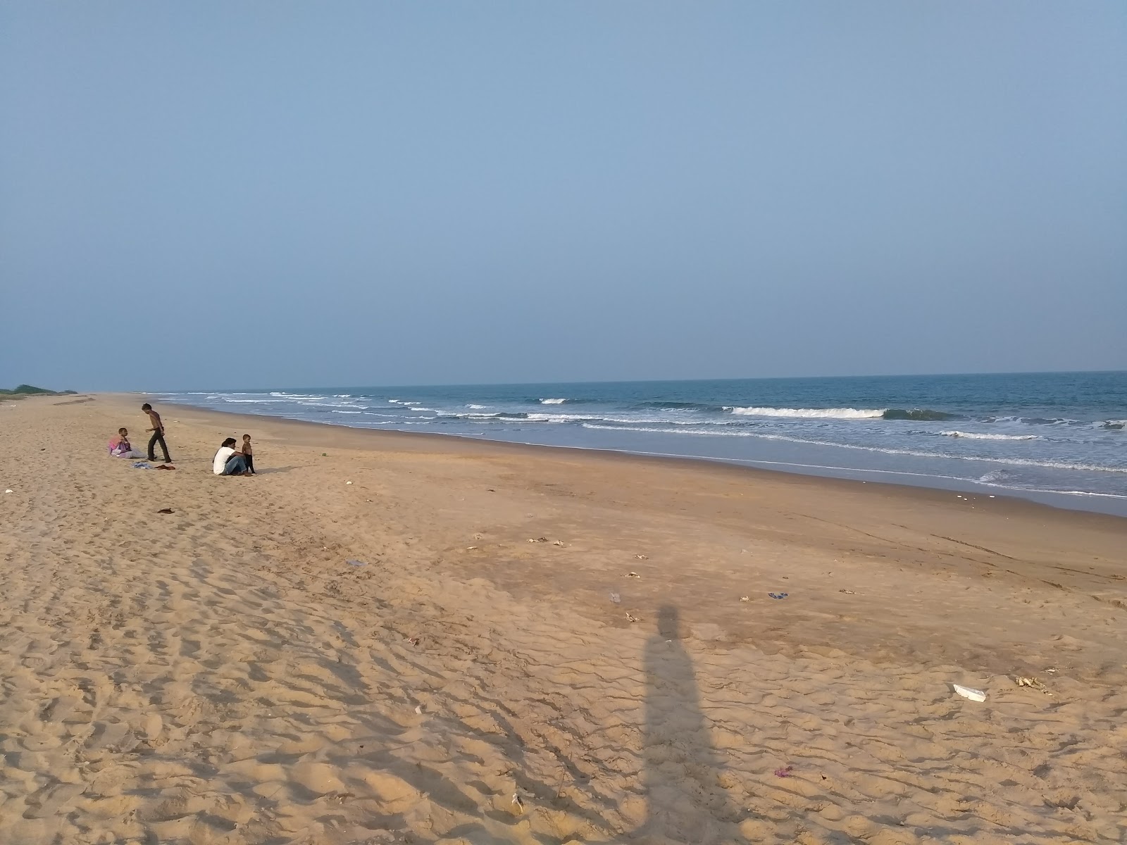 Foto von Karedu Beach mit heller sand Oberfläche