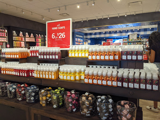 Shopping Mall «Lake Success Shopping Center», reviews and photos, 1526 Union Tpke, New Hyde Park, NY 11040, USA