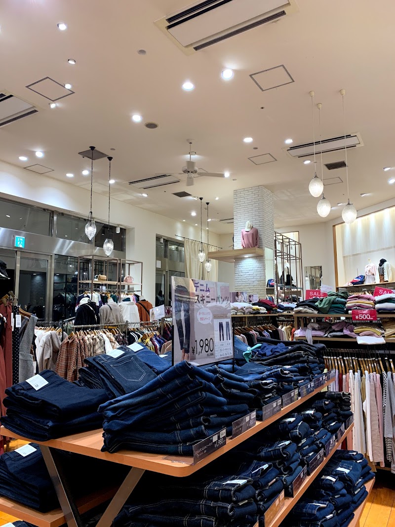 ハニーズファクトリー 横浜ワールドポーターズ店 神奈川県横浜市中区新港 婦人服店 ブティック 婦人服 グルコミ