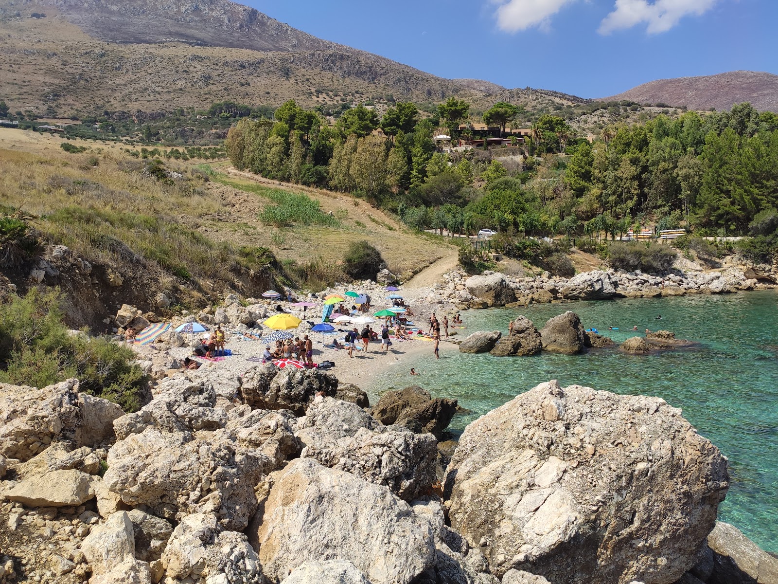 Fotografie cu Cala Mazzo di Sciacca cu o suprafață de apa pură turcoaz