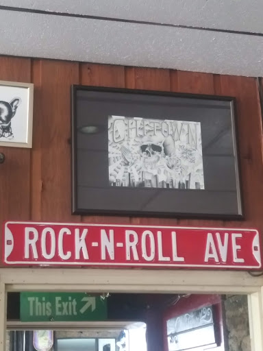 Tattoo Shop «Chi Town Tattoo & Body Piercing», reviews and photos, 5056 W Lawrence Ave, Chicago, IL 60630, USA