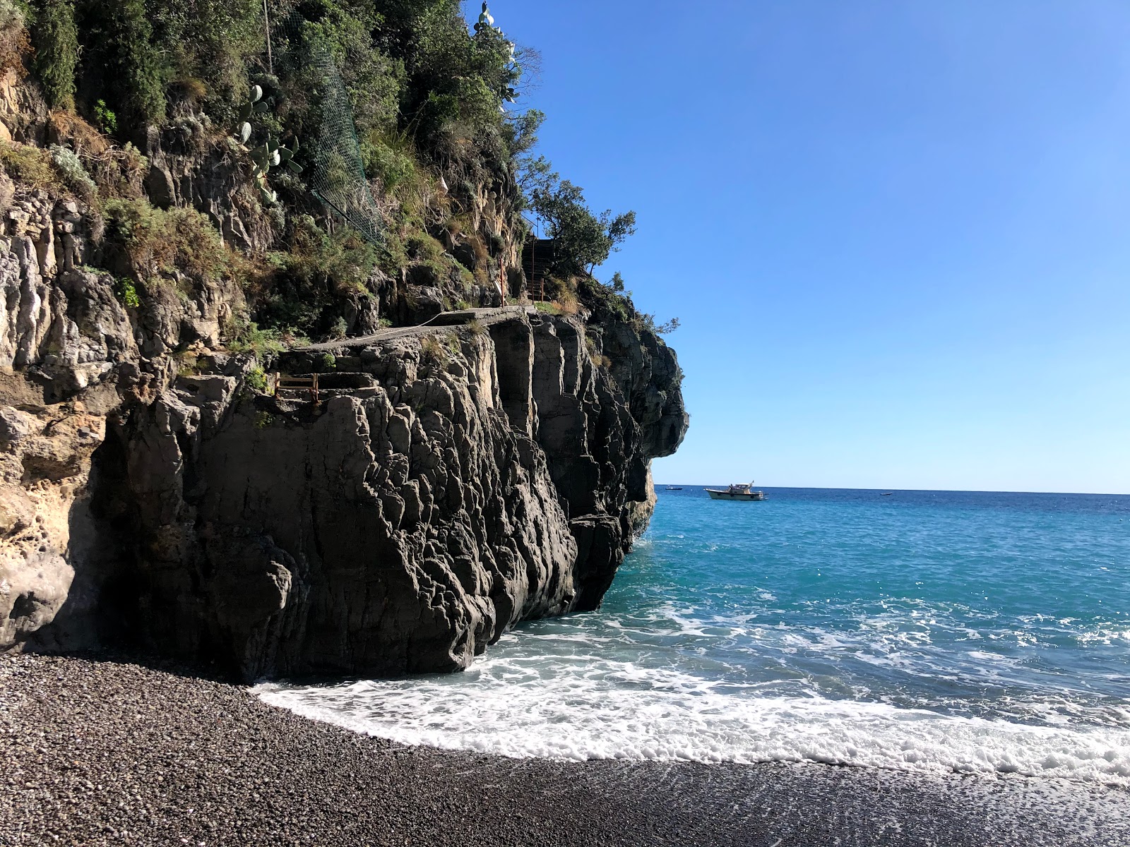 Positano beach III'in fotoğrafı mavi saf su yüzey ile