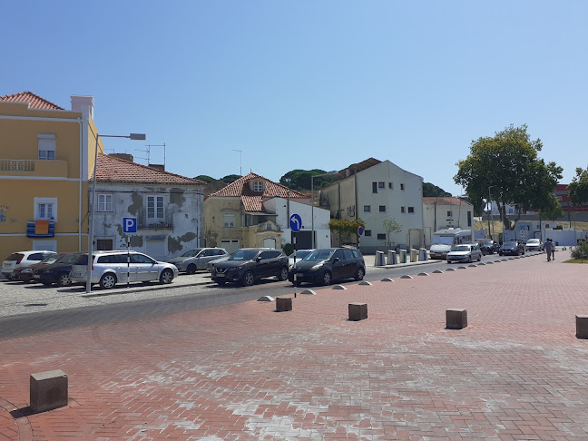 Largo da Igreja 49, 2840-480 Seixal, Portugal