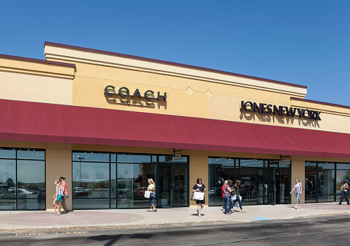 Shopping Mall «Johnson Creek Premium Outlets», reviews and photos, 575 Linmar Ln, Johnson Creek, WI 53038, USA