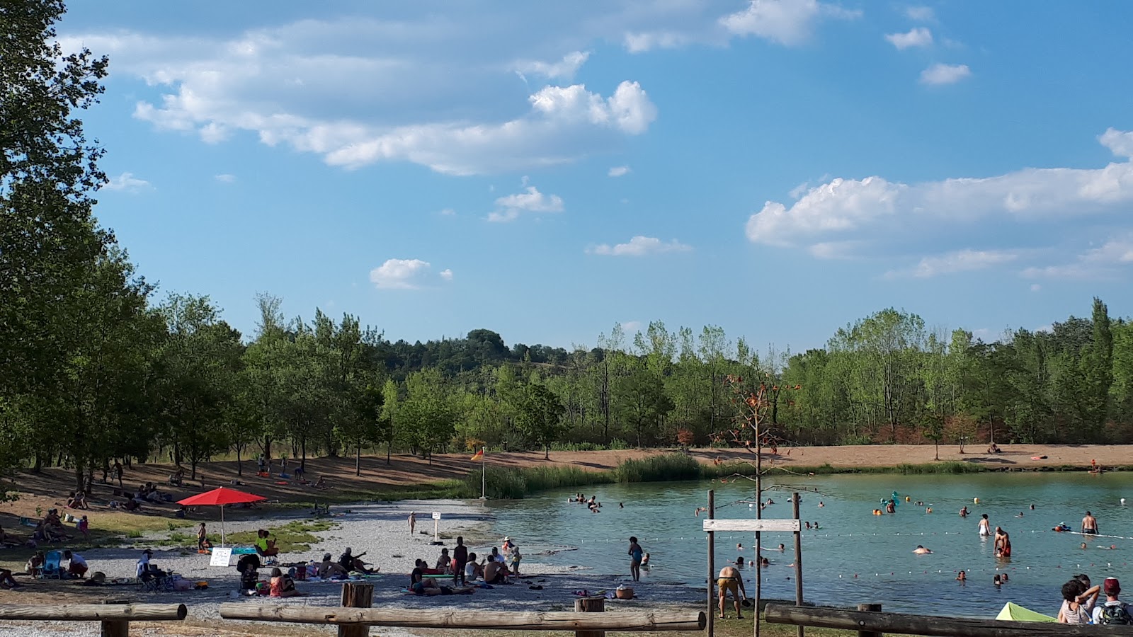 Plage du Plan d'eau de Motz'in fotoğrafı imkanlar alanı