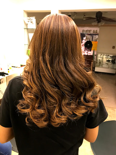 Beauty Salon «Zuni Hair Dominican Salon», reviews and photos, 358 N 4th St, Reading, PA 19601, USA