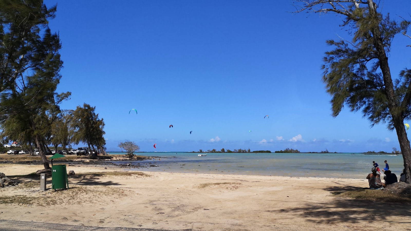 Foto von Pointe aux Cannoniers Beach mit beiger sand Oberfläche