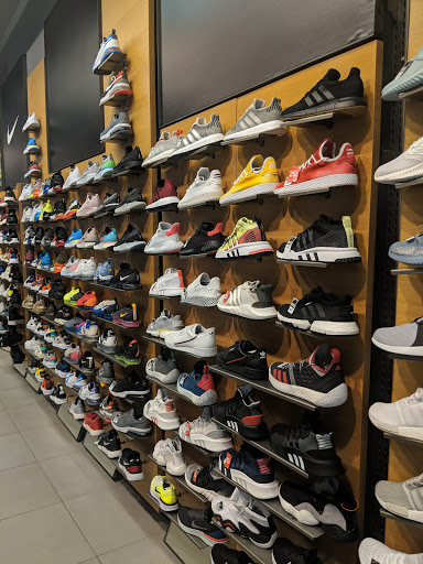 Shoe Store «Finish Line», reviews and photos, 4200 Conroy Rd #120, Orlando, FL 32839, USA