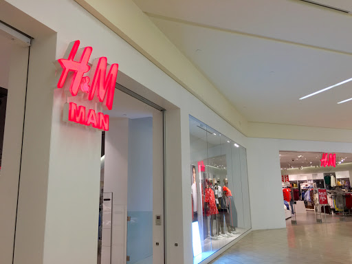 Clothing Store «H&M», reviews and photos, 397 E Sailer Dr, San Mateo, CA 94403, USA