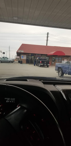 Gas Station «Route 3 Fuel and Liquor», reviews and photos, 2400 Mississippi Ave, Sauget, IL 62201, USA