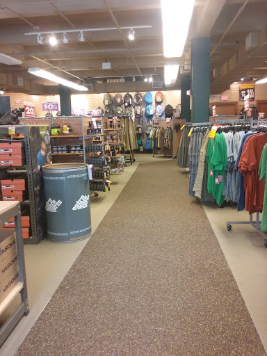 Eastern Mountain Sports, 525 Lancaster Ave, Haverford, PA 19041, USA, 