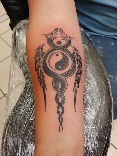 Tattoo Shop «One Love Tattoos», reviews and photos, 903 N Austin Ave, Georgetown, TX 78626, USA