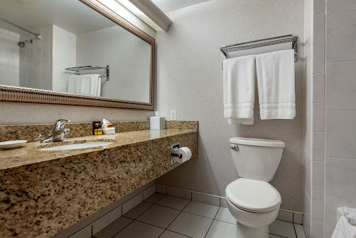 Best Western Plus Oswego Hotel And Conference Center image 4