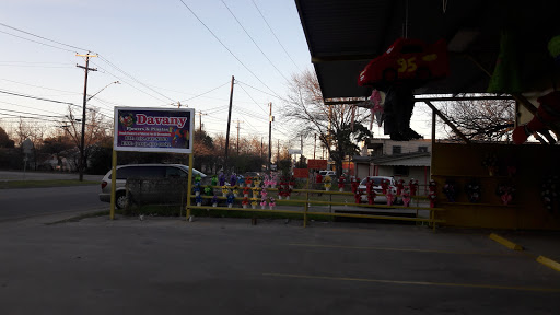 Florist «Davany Flowers & Pinatas», reviews and photos, 522 Cupples Rd, San Antonio, TX 78237, USA