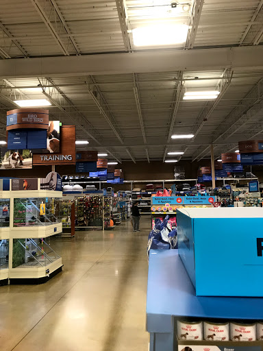Pet Supply Store «PetSmart», reviews and photos, 162 S Gary Ave, Bloomingdale, IL 60108, USA
