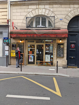 Aux 2 Académies à Paris