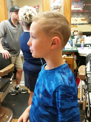 Barber Shop «LA Barbershop», reviews and photos, 2383 S Main St, Akron, OH 44319, USA