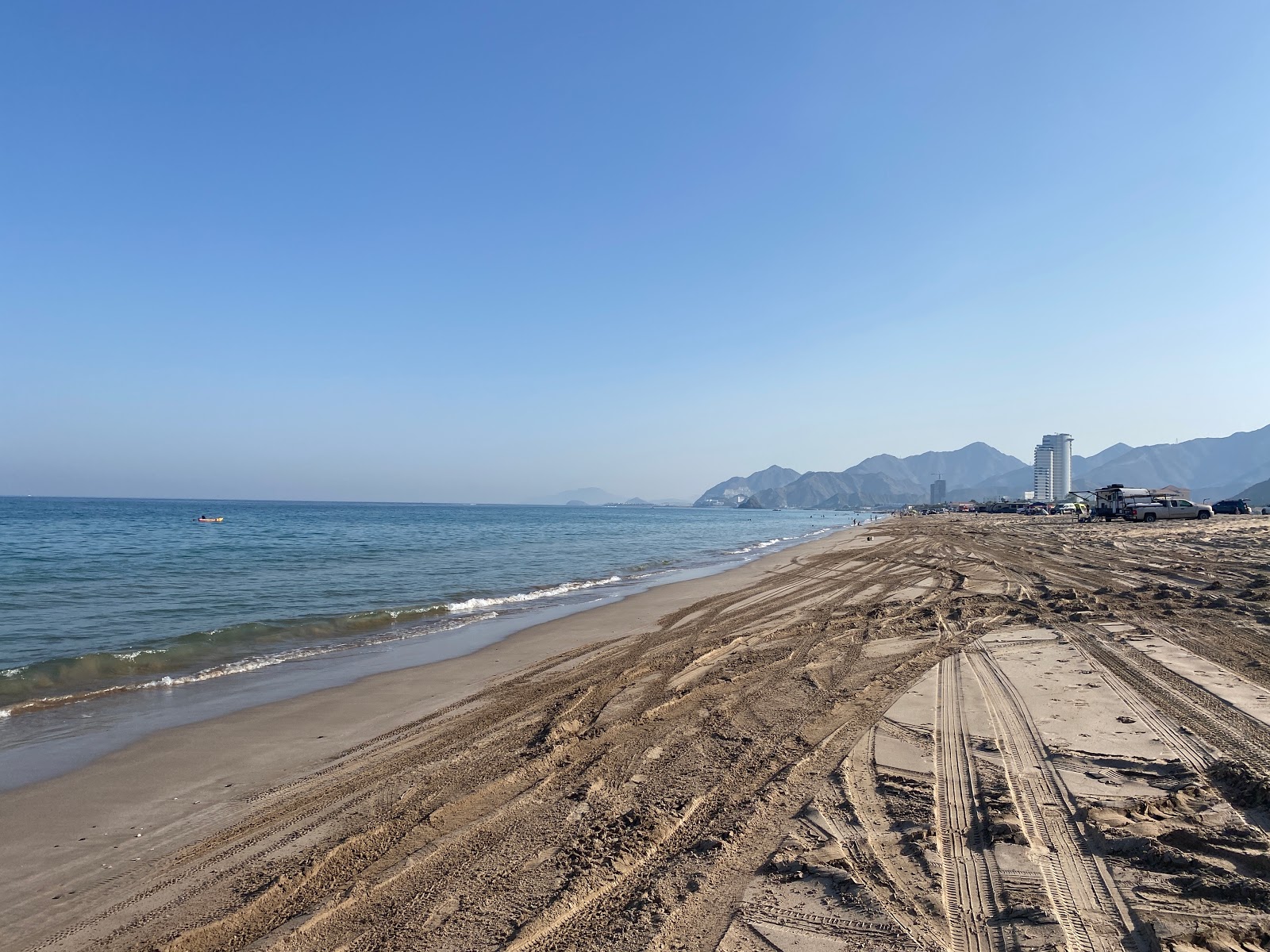 Foto av Al Aqah Beach och bosättningen