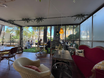 La Salle - restaurant & brocante à Hyères