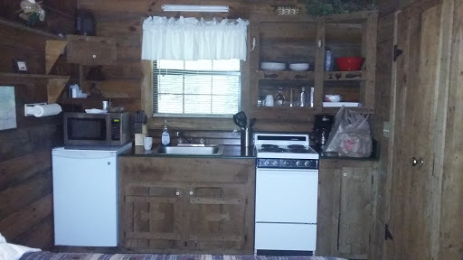 Cabin Rental Agency «Dixieland Cabins», reviews and photos, 1613 Donelson Pkwy, Dover, TN 37058, USA