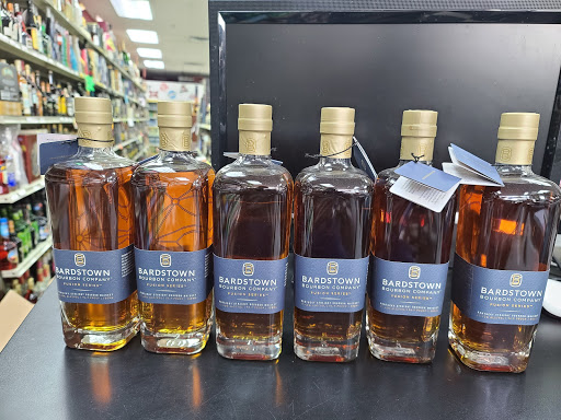 Liquor Store «Royal Liquor & Wine», reviews and photos, 1015 N Randall Rd, Elgin, IL 60123, USA