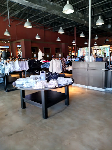 Clothing Store «Hollister Co. Outlet», reviews and photos, 4015 S Interstate Hwy 35, San Marcos, TX 78666, USA