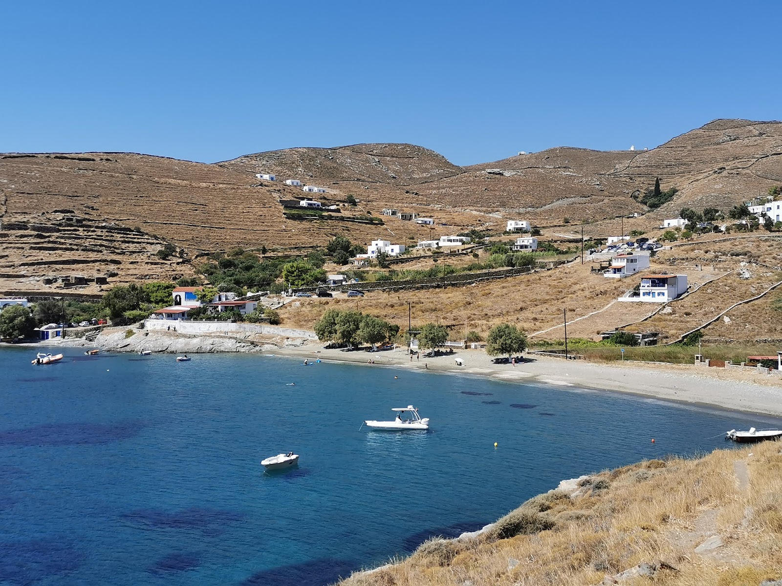 Foto di Paralia Zogkaki con una superficie del sabbia beige