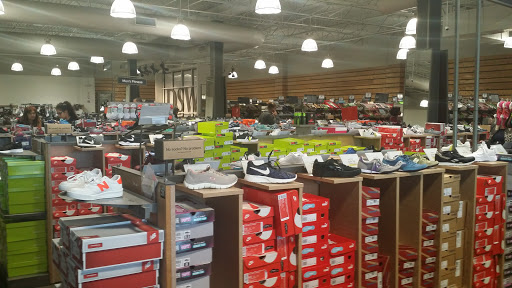 Shoe Store «DSW Designer Shoe Warehouse», reviews and photos, 10400 Old Georgetown Rd, Bethesda, MD 20814, USA