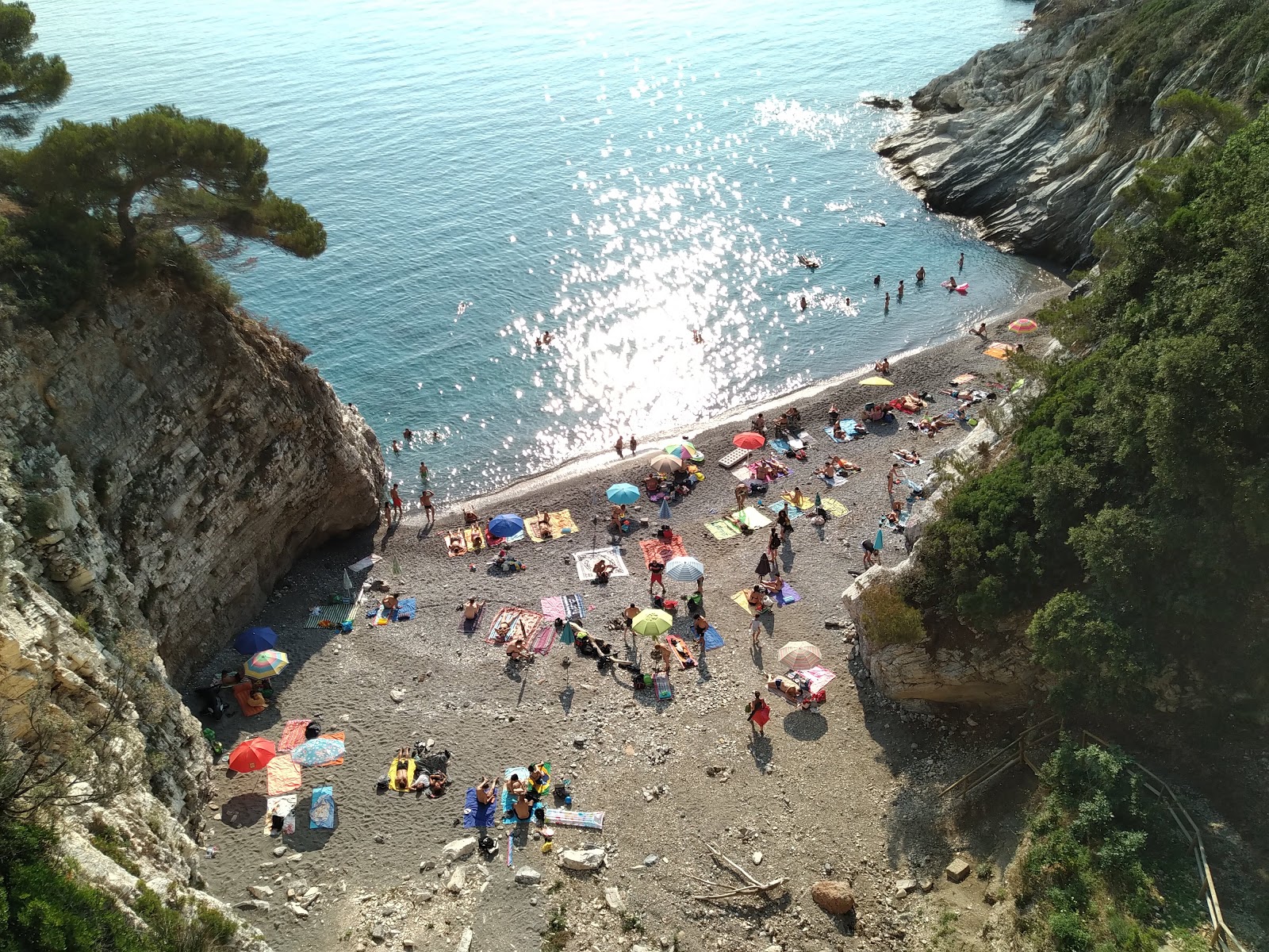 Photo de Spiaggia Punta Pròdani situé dans une zone naturelle