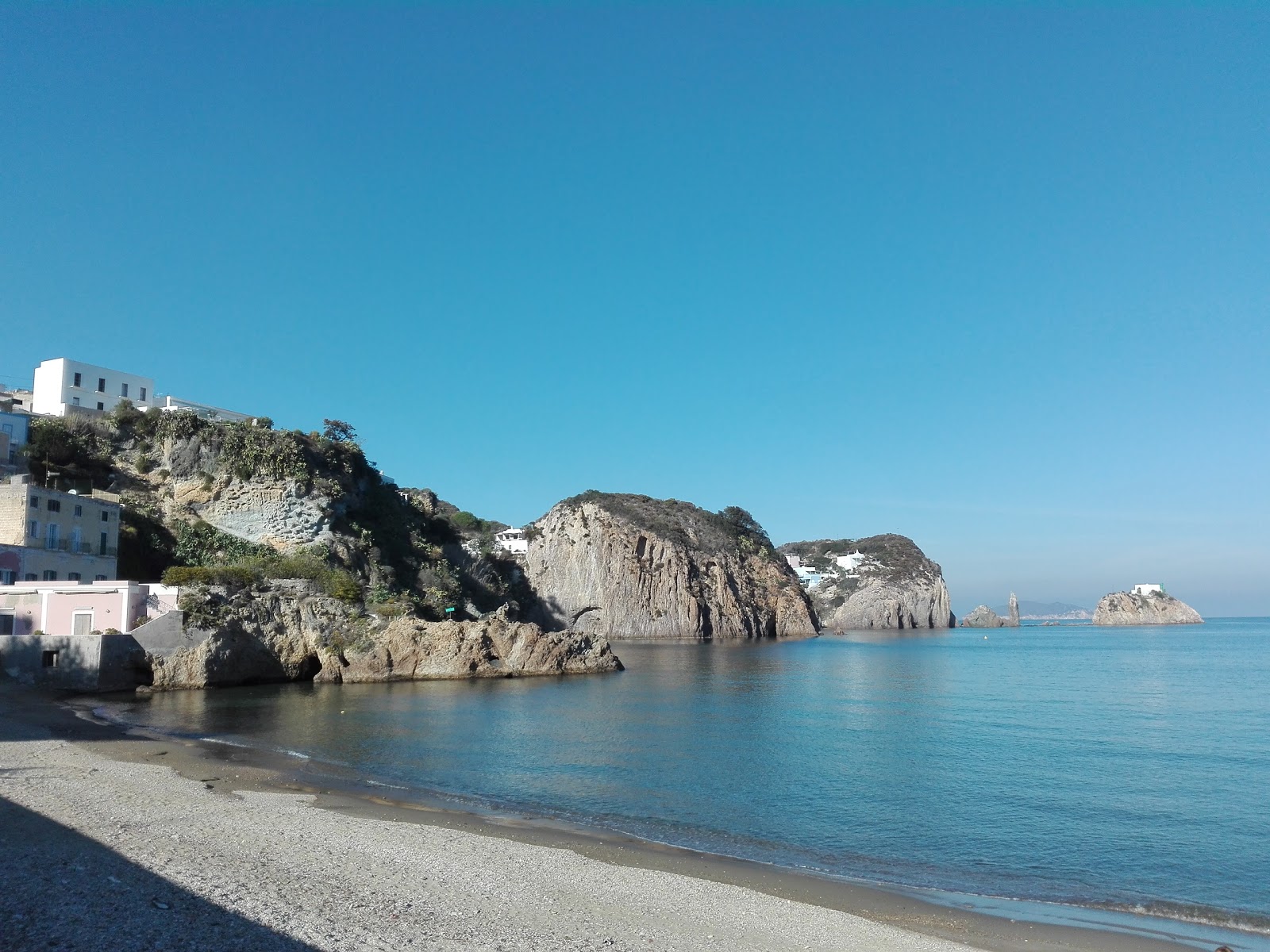 Fotografie cu Spiaggia Giancos și așezarea