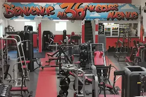 36 Avenue Muscles image