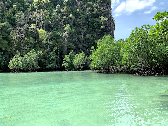 Lagoon of Hong island