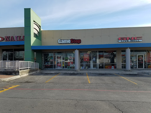 GameStop, 651 S Walnut Ave f, New Braunfels, TX 78130, USA, 