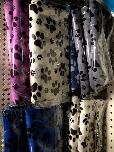 Pet Supply Store «Lazy Creek Discount Pet Food & Supplies», reviews and photos, 351 E Church St, Leesville, SC 29070, USA