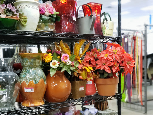 Thrift Store «43rd & Thunderbird Goodwill Retail Store & Donation Center», reviews and photos, 4147 W Thunderbird Rd, Phoenix, AZ 85053, USA