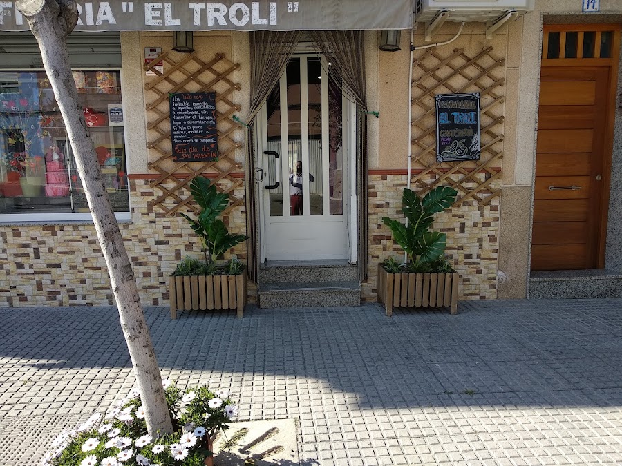 Confitería Panadería El Troli