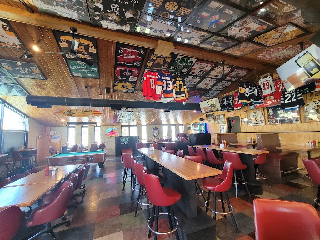 Izzy's Lounge and Grill 56763