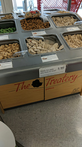 Pet Supply Store «Petco Animal Supplies», reviews and photos, 788 Crossings Rd, Sandusky, OH 44870, USA