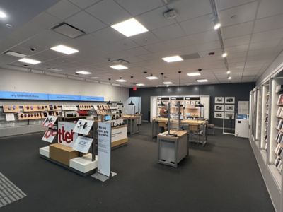 Cell Phone Store «Verizon», reviews and photos, 380 W Main St, Avon, CT 06001, USA
