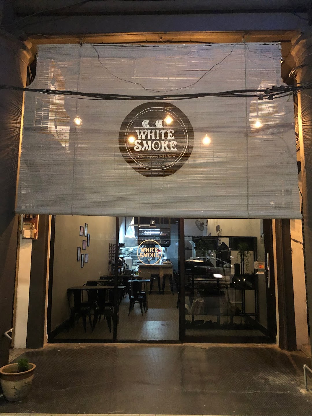 White Smoke Grill Bar