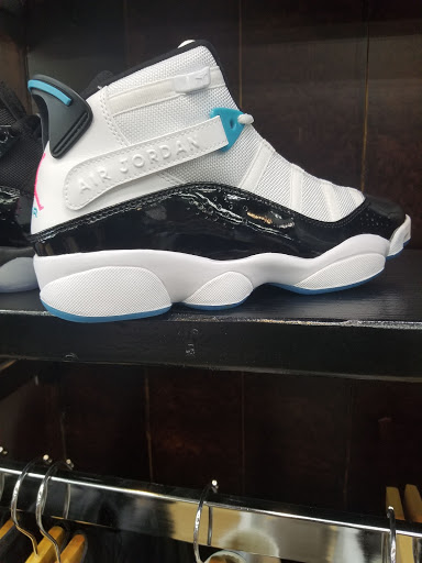 Shopping Mall «Prospect Plaza Shopping Center», reviews and photos, 18-54 Kane St, West Hartford, CT 06101, USA